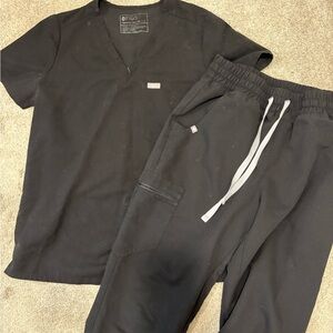 Figs Women’s Scrub set Black size small